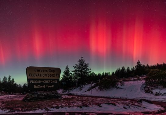 Image for story: GALLERY | Northern lights spotted in western North Carolina skies