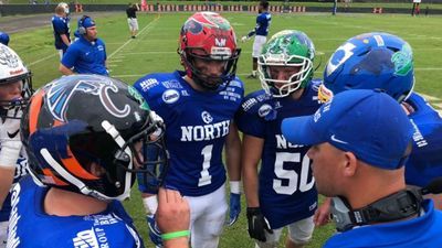 Image for story: North holds off South in annual North-South Football Classic
