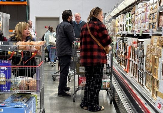 Image for story: Nearly a quarter of Americans live paycheck to paycheck, Bank of America Institute finds