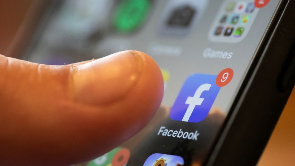 Image for story: VOTE: Should the US government have a role in moderating social media content?